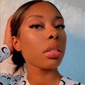 Meet your Posher, Danielle nicole